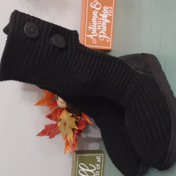 UGGS BOOTS SZ 6 - Picture 2 of 5